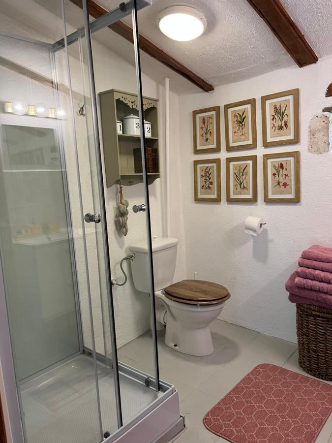 La Colline De Tilleul - Les Deux Puits - Cosy Cottage With Swimming Pool Near Aubeterre Saint-Romain  Extérieur photo