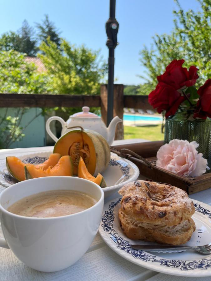 La Colline De Tilleul - Les Deux Puits - Cosy Cottage With Swimming Pool Near Aubeterre Saint-Romain  Extérieur photo