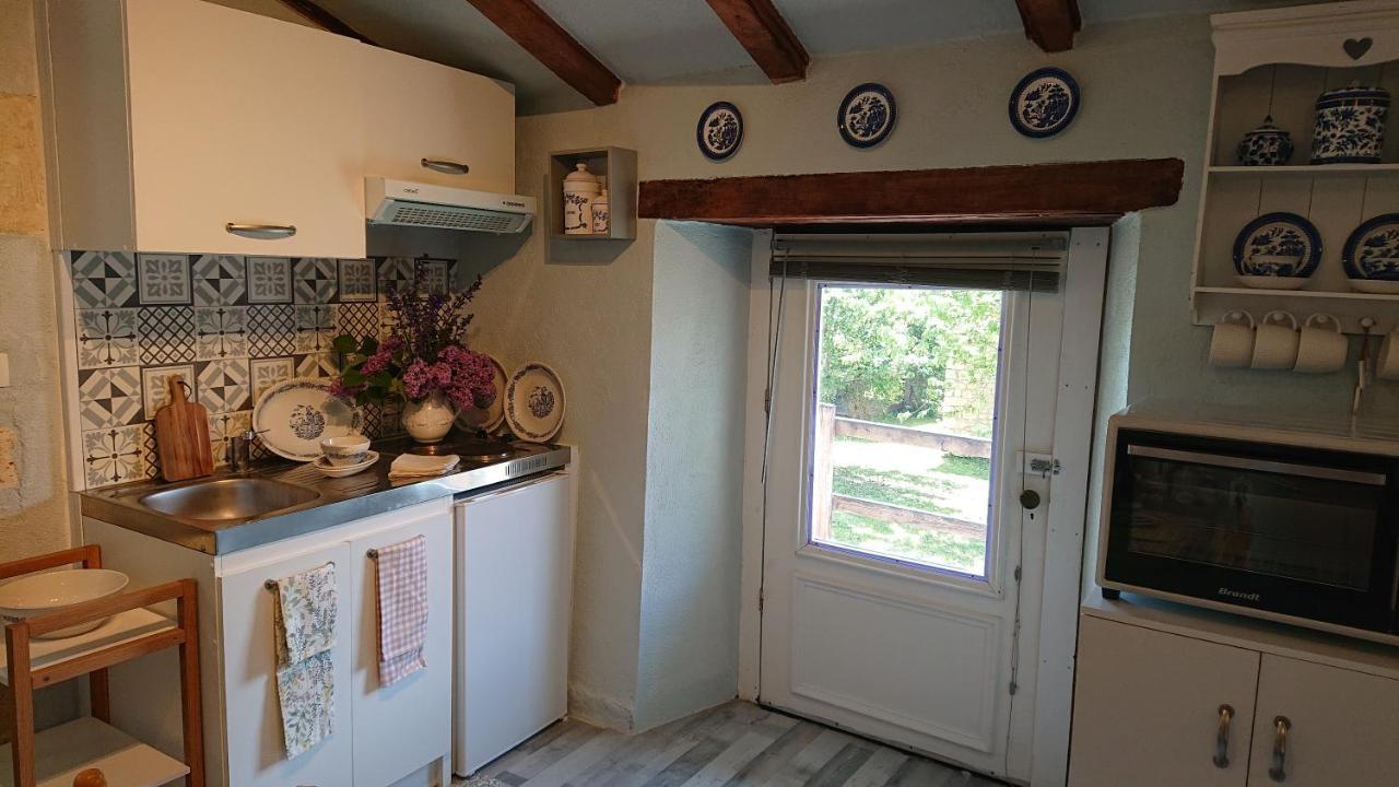 La Colline De Tilleul - Les Deux Puits - Cosy Cottage With Swimming Pool Near Aubeterre Saint-Romain  Extérieur photo