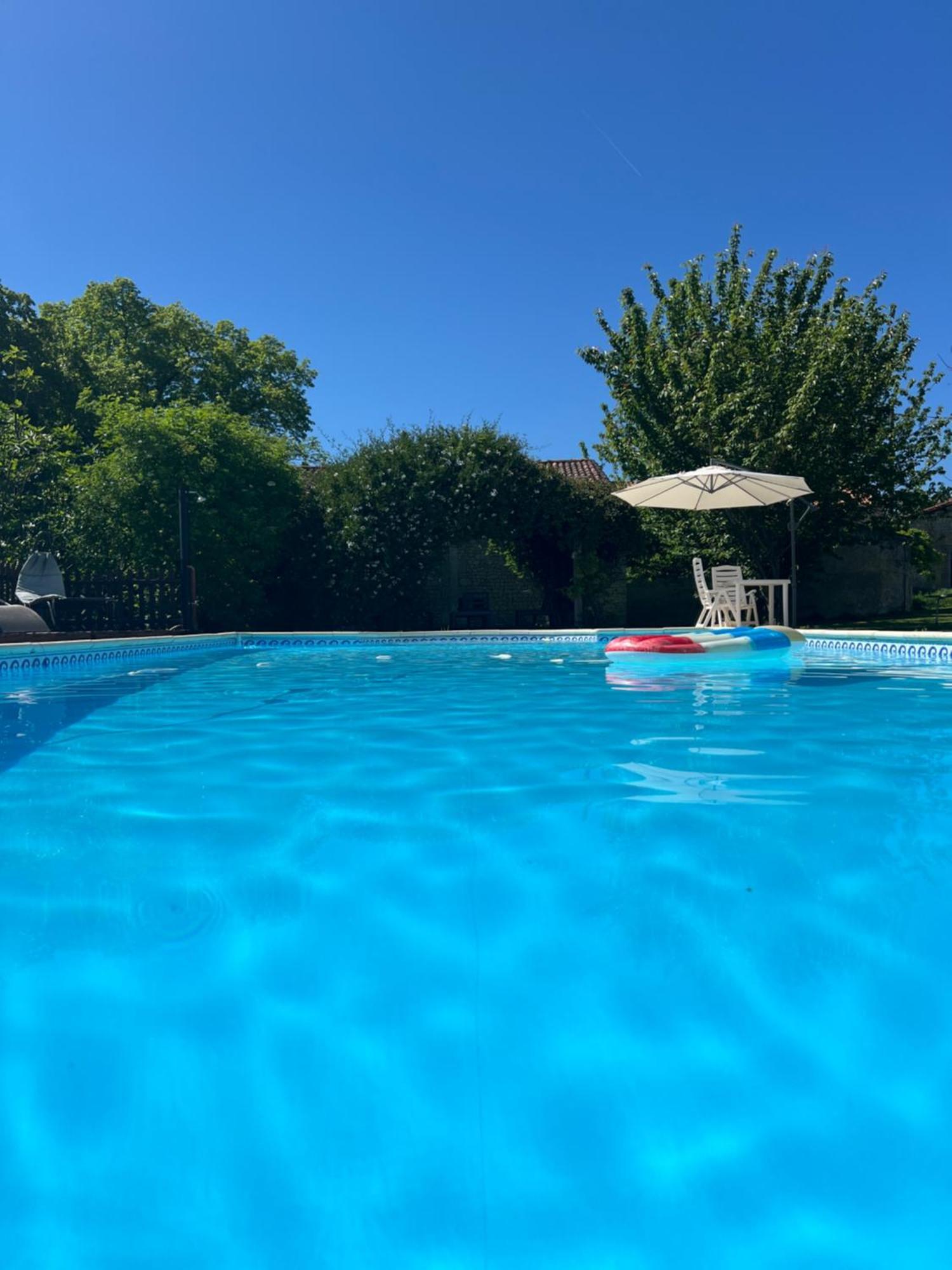 La Colline De Tilleul - Les Deux Puits - Cosy Cottage With Swimming Pool Near Aubeterre Saint-Romain  Extérieur photo