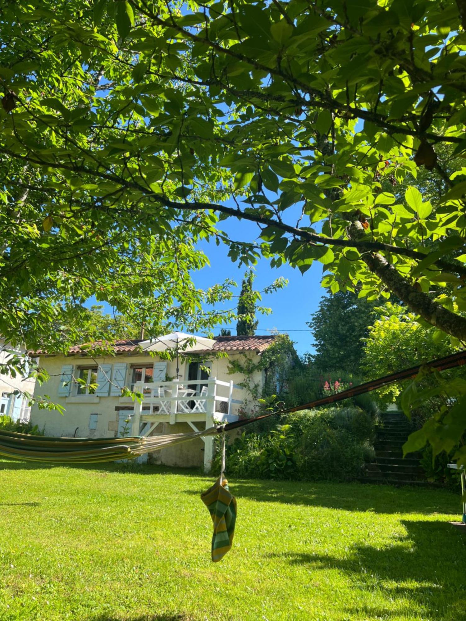 La Colline De Tilleul - Les Deux Puits - Cosy Cottage With Swimming Pool Near Aubeterre Saint-Romain  Extérieur photo